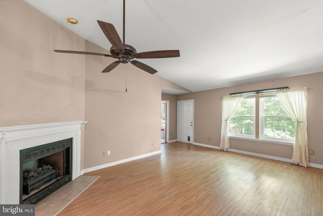 296 SOUR MASH RD, Harpers Ferry, WV 25425