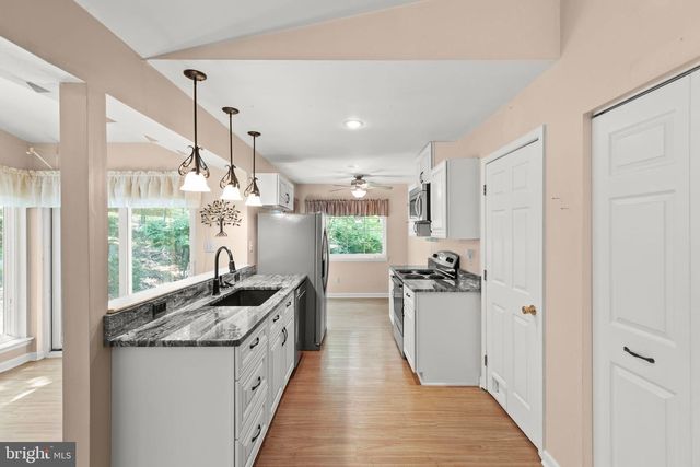 296 SOUR MASH RD, Harpers Ferry, WV 25425