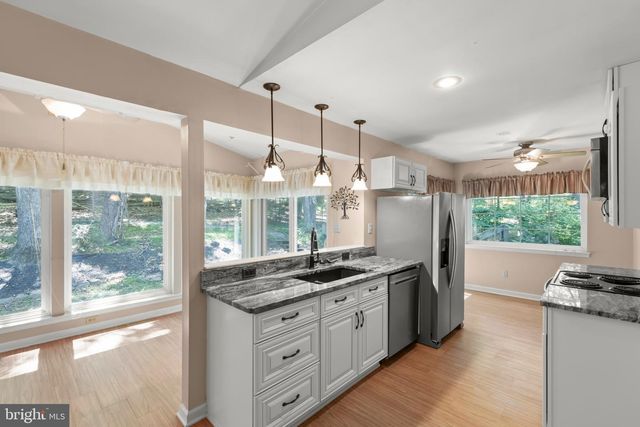 296 SOUR MASH RD, Harpers Ferry, WV 25425