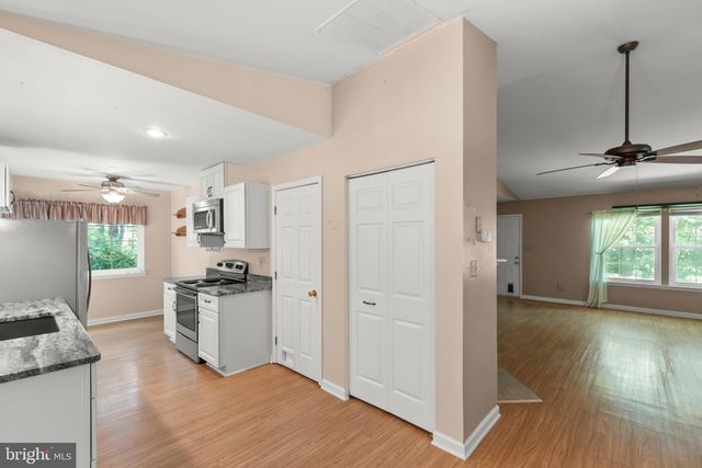 296 SOUR MASH RD, Harpers Ferry, WV 25425