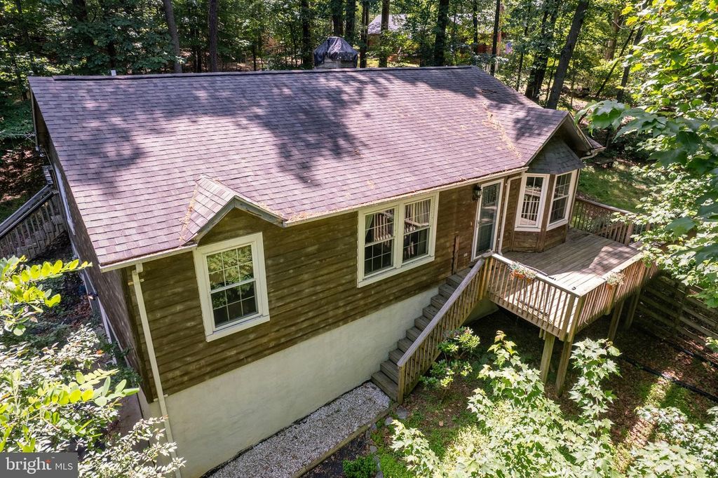 296 SOUR MASH RD, Harpers Ferry, WV 25425