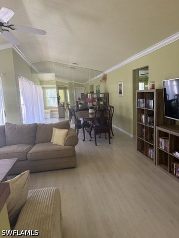628 Woodshire LN G12, Naples, FL 34105