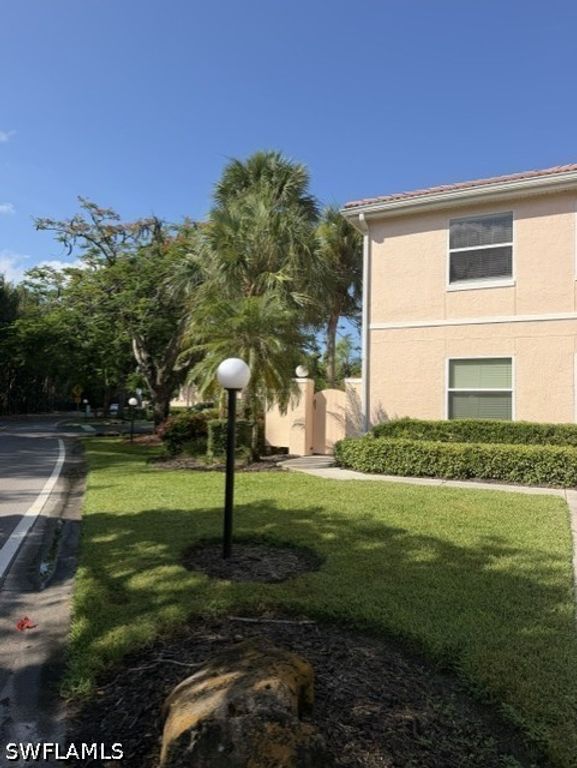 628 Woodshire LN G12, Naples, FL 34105