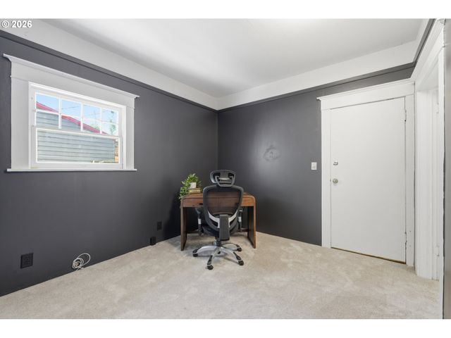 2249 E BURNSIDE St, Portland, OR 97214
