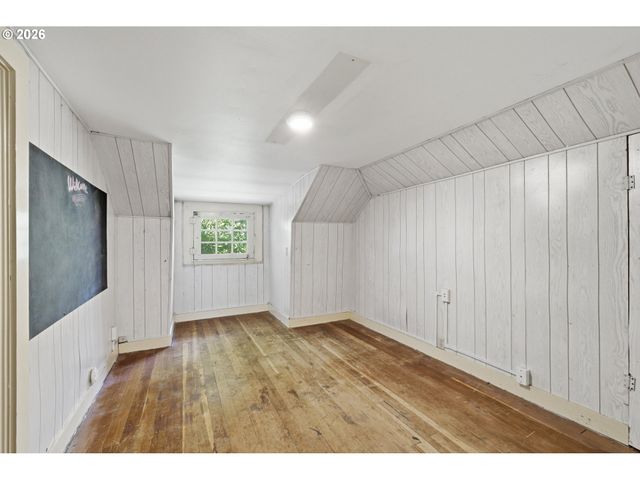 2249 E BURNSIDE St, Portland, OR 97214