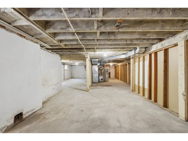 2249 E BURNSIDE St, Portland, OR 97214