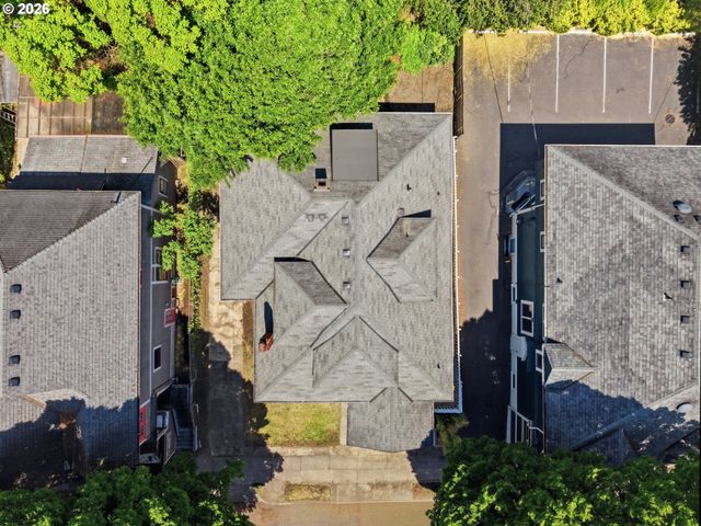 2249 E BURNSIDE St, Portland, OR 97214