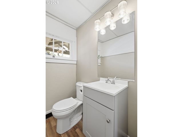 2249 E BURNSIDE St, Portland, OR 97214