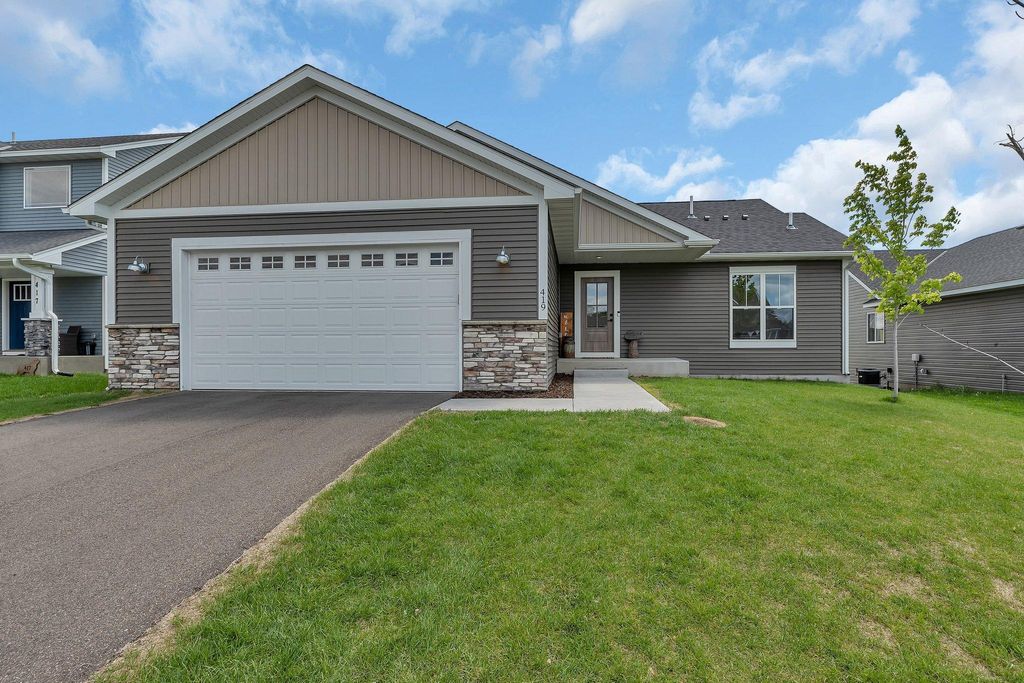 419 Bluebird Drive NW, Isanti, MN 55040