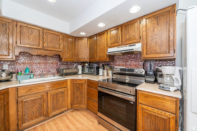 1876 W 2400 S, Syracuse, UT 84075