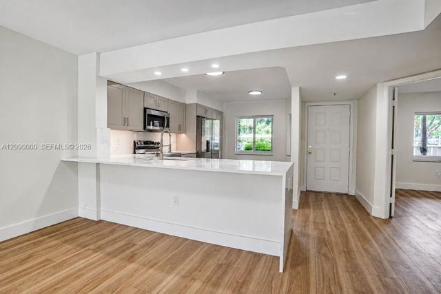 5810 Crystal Shores Drive 102, Boynton Beach, FL 33437