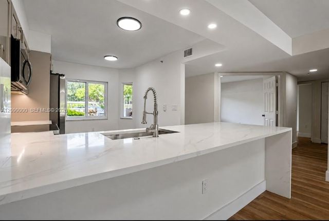 5810 Crystal Shores Drive 102, Boynton Beach, FL 33437