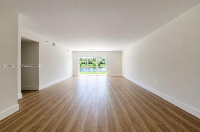 5810 Crystal Shores Drive 102, Boynton Beach, FL 33437