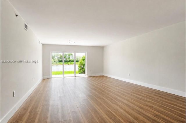 5810 Crystal Shores Drive 102, Boynton Beach, FL 33437