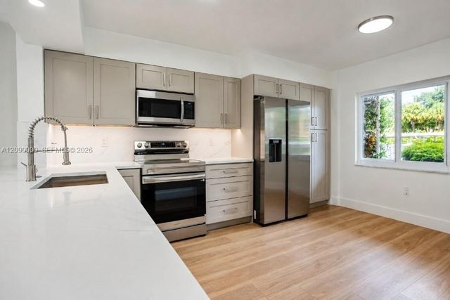 5810 Crystal Shores Drive 102, Boynton Beach, FL 33437
