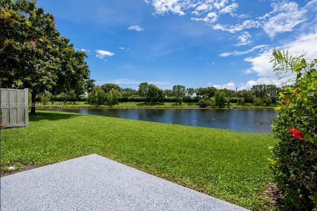 5810 Crystal Shores Drive 102, Boynton Beach, FL 33437