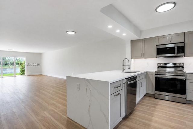 5810 Crystal Shores Drive 102, Boynton Beach, FL 33437
