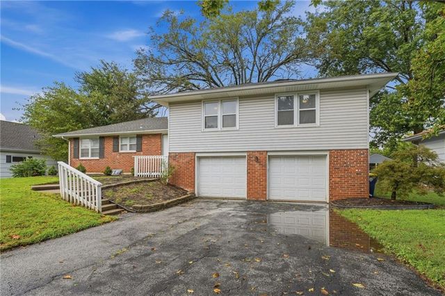 3238 N Chippewa Drive, Kansas City, MO 64116
