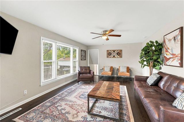 3238 N Chippewa Drive, Kansas City, MO 64116