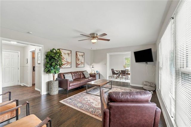 3238 N Chippewa Drive, Kansas City, MO 64116