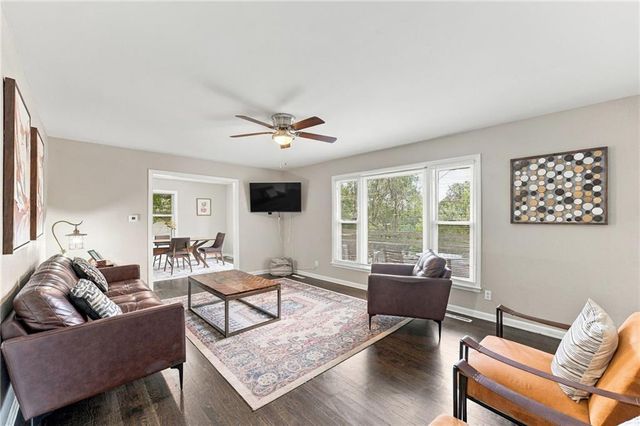 3238 N Chippewa Drive, Kansas City, MO 64116
