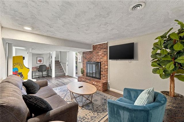 3238 N Chippewa Drive, Kansas City, MO 64116