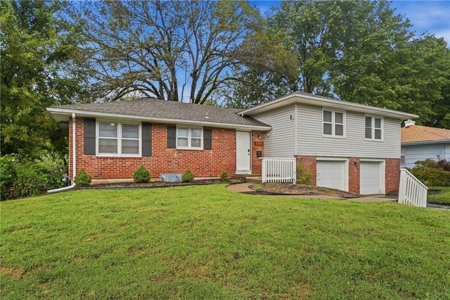 3238 N Chippewa Drive, Kansas City, MO 64116