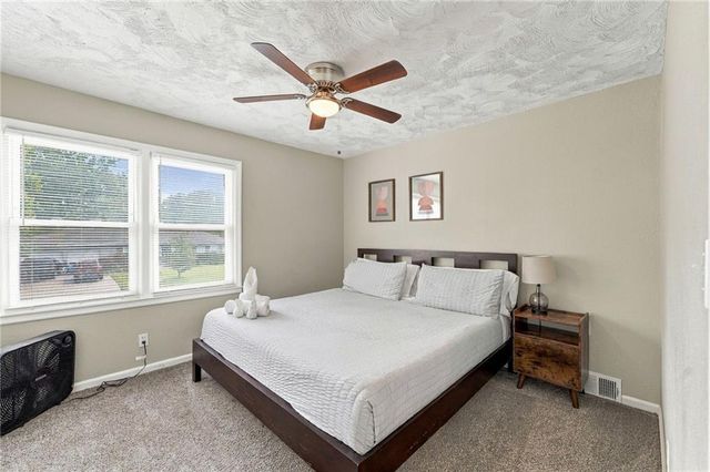 3238 N Chippewa Drive, Kansas City, MO 64116
