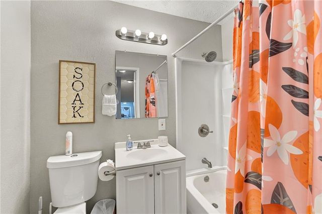 3238 N Chippewa Drive, Kansas City, MO 64116