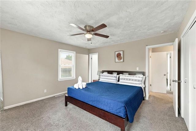 3238 N Chippewa Drive, Kansas City, MO 64116