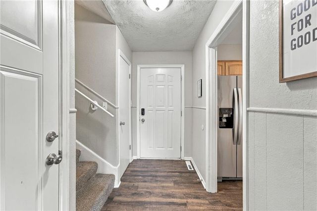 3238 N Chippewa Drive, Kansas City, MO 64116