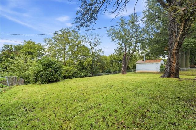 3238 N Chippewa Drive, Kansas City, MO 64116