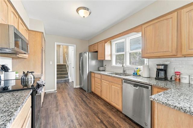 3238 N Chippewa Drive, Kansas City, MO 64116