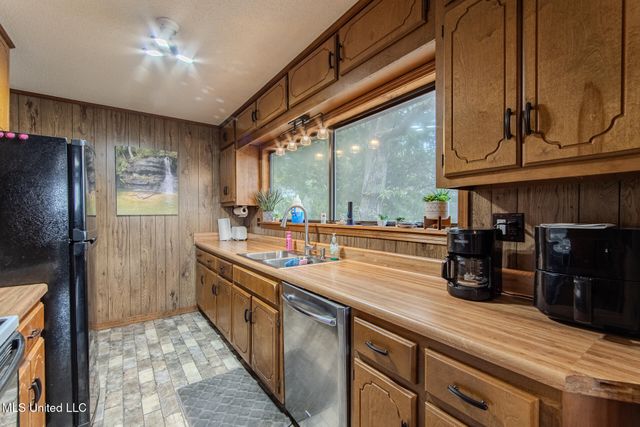 83 County Road 262, 68, Iuka, MS 38852