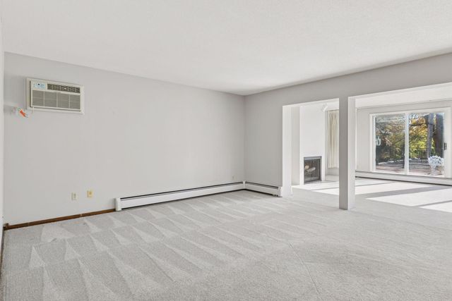 456 Summit Avenue 203, Saint Paul, MN 55102