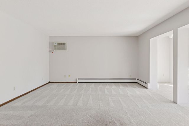 456 Summit Avenue 203, Saint Paul, MN 55102