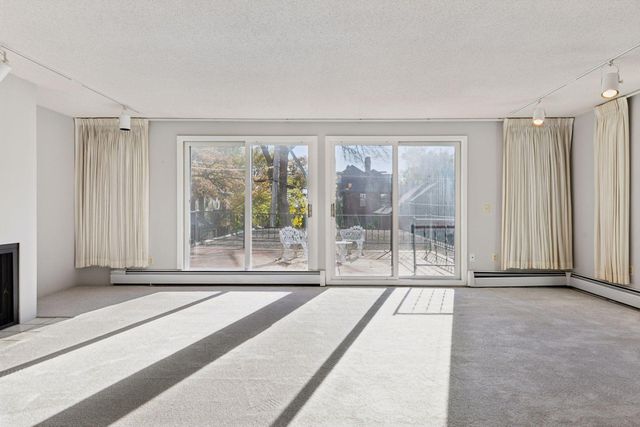 456 Summit Avenue 203, Saint Paul, MN 55102