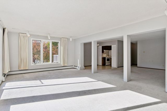 456 Summit Avenue 203, Saint Paul, MN 55102