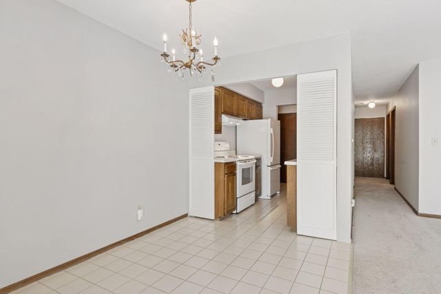 456 Summit Avenue 203, Saint Paul, MN 55102