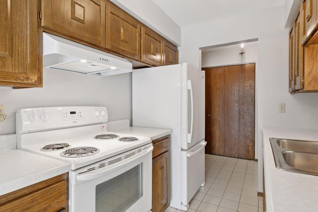 456 Summit Avenue 203, Saint Paul, MN 55102