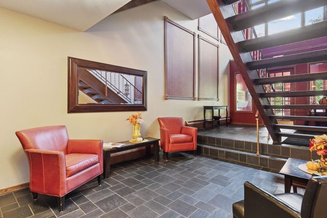 456 Summit Avenue 203, Saint Paul, MN 55102