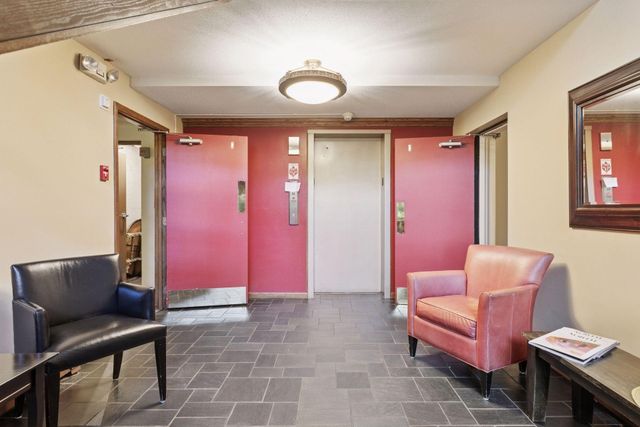 456 Summit Avenue 203, Saint Paul, MN 55102