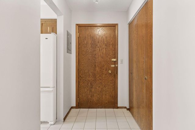 456 Summit Avenue 203, Saint Paul, MN 55102