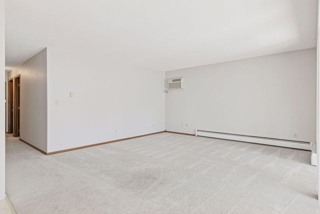 456 Summit Avenue 203, Saint Paul, MN 55102