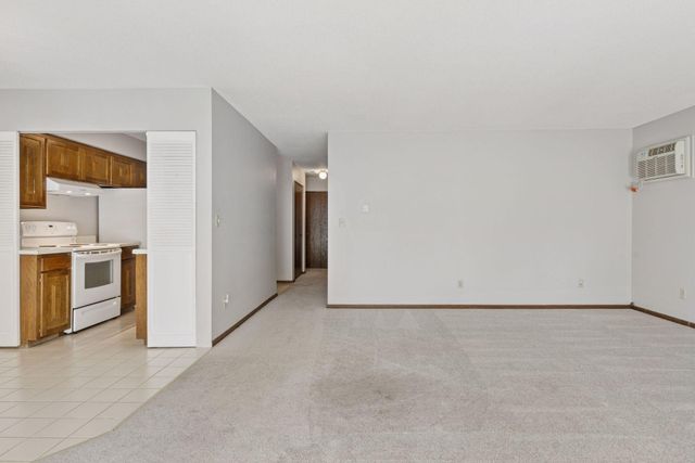 456 Summit Avenue 203, Saint Paul, MN 55102