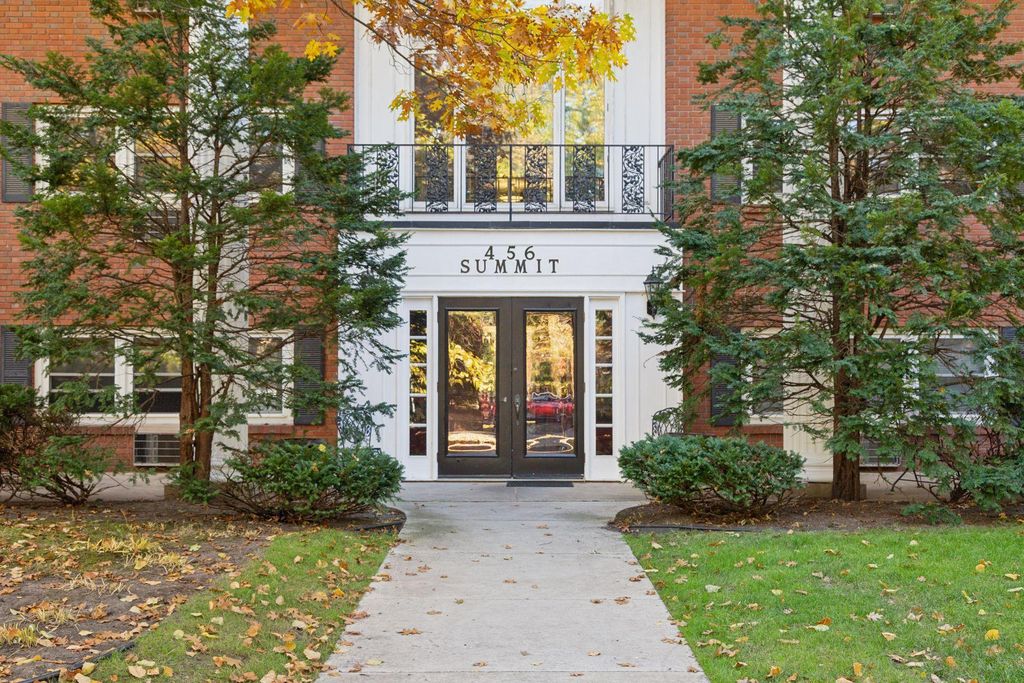 456 Summit Avenue 203, Saint Paul, MN 55102