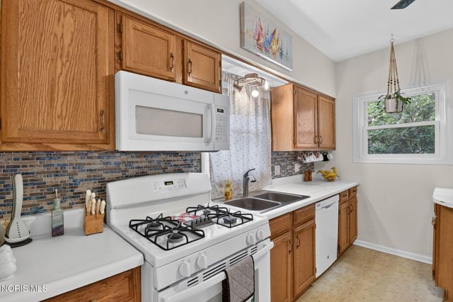 2444 Westbrook Drive, Toledo, OH 43613