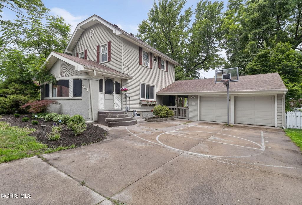 2444 Westbrook Drive, Toledo, OH 43613