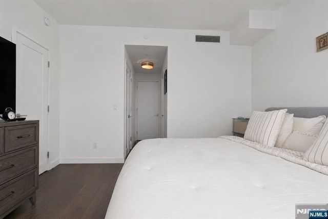 800 Ave At Port Imperial 508, Weehawken, NJ 07086