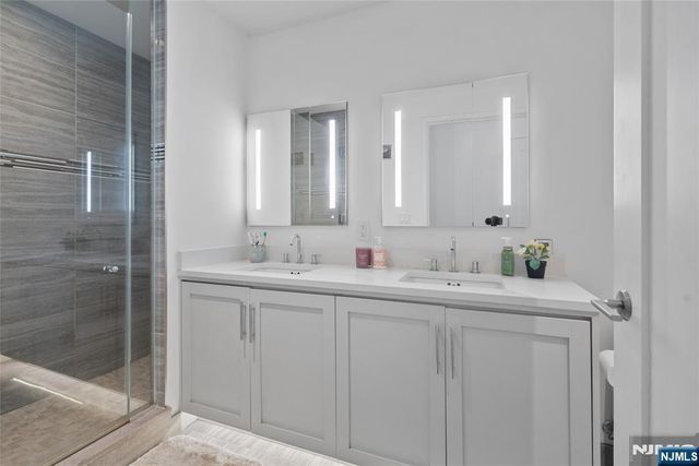 800 Ave At Port Imperial 508, Weehawken, NJ 07086